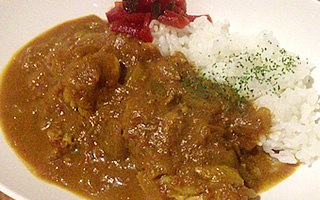 牛ホルモン入りカレー